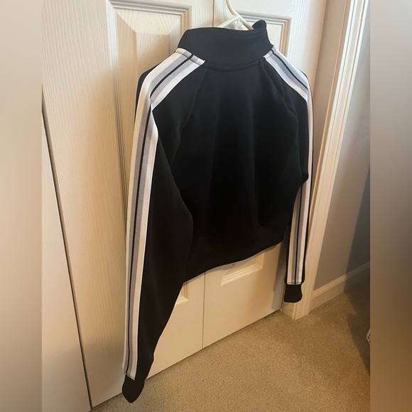 Nike Cropped 1/4 Zip Sweatshirt - Picture 3 of 3